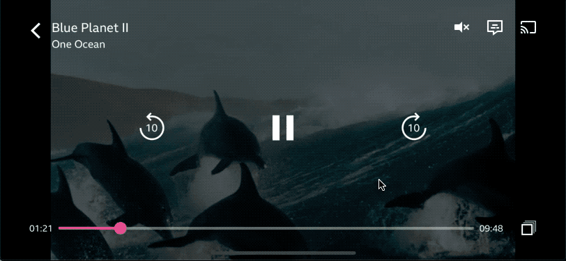 Animert GIF av BBC iPlayer play/pause med skjulte kontroller og overlapp-overgang