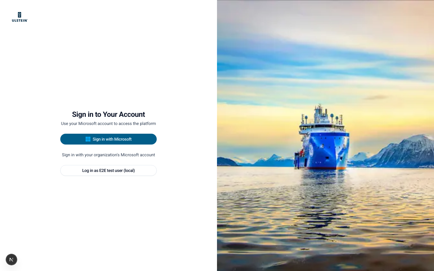 Innloggingsskjerm med Microsoft Azure Entra SSO-knapp og Ulstein-logo — fartøyhero i bakgrunnen